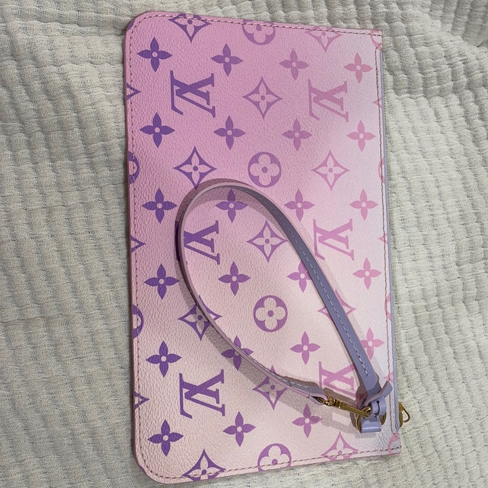 Louis Vuitton neverfull pouch wristlet